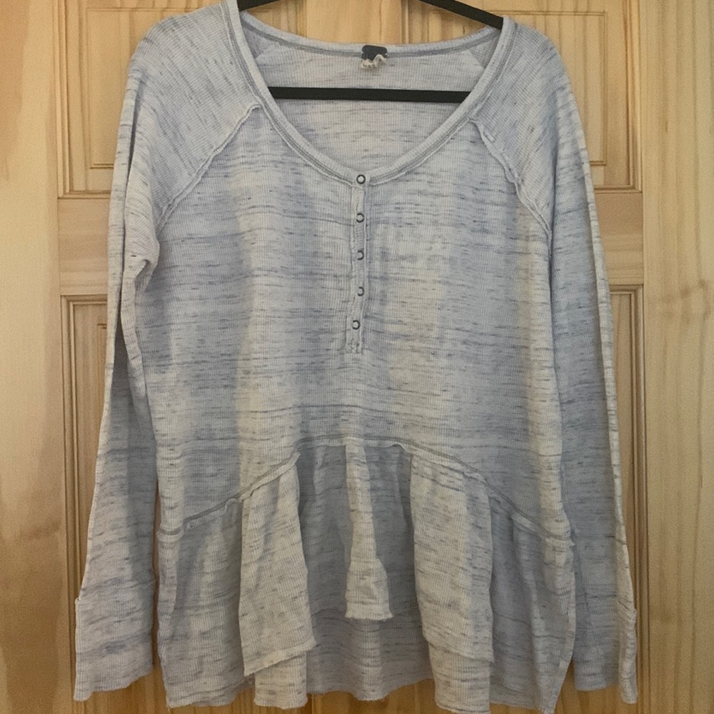 FREE PEOPLE textured Flowy Henley top blue size large